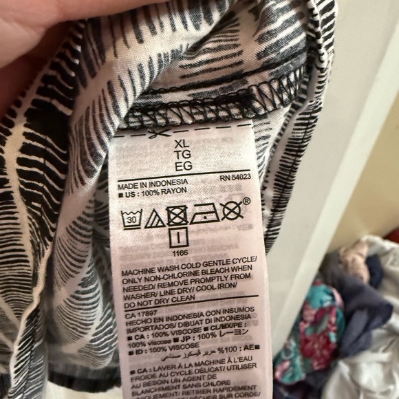 Old Navy Black and White Patterned Midi Dress - Picture 3 of 5